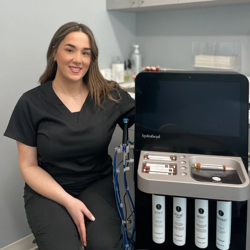 Katerina (Kat) — Borealis Dermatology 执业美容技师